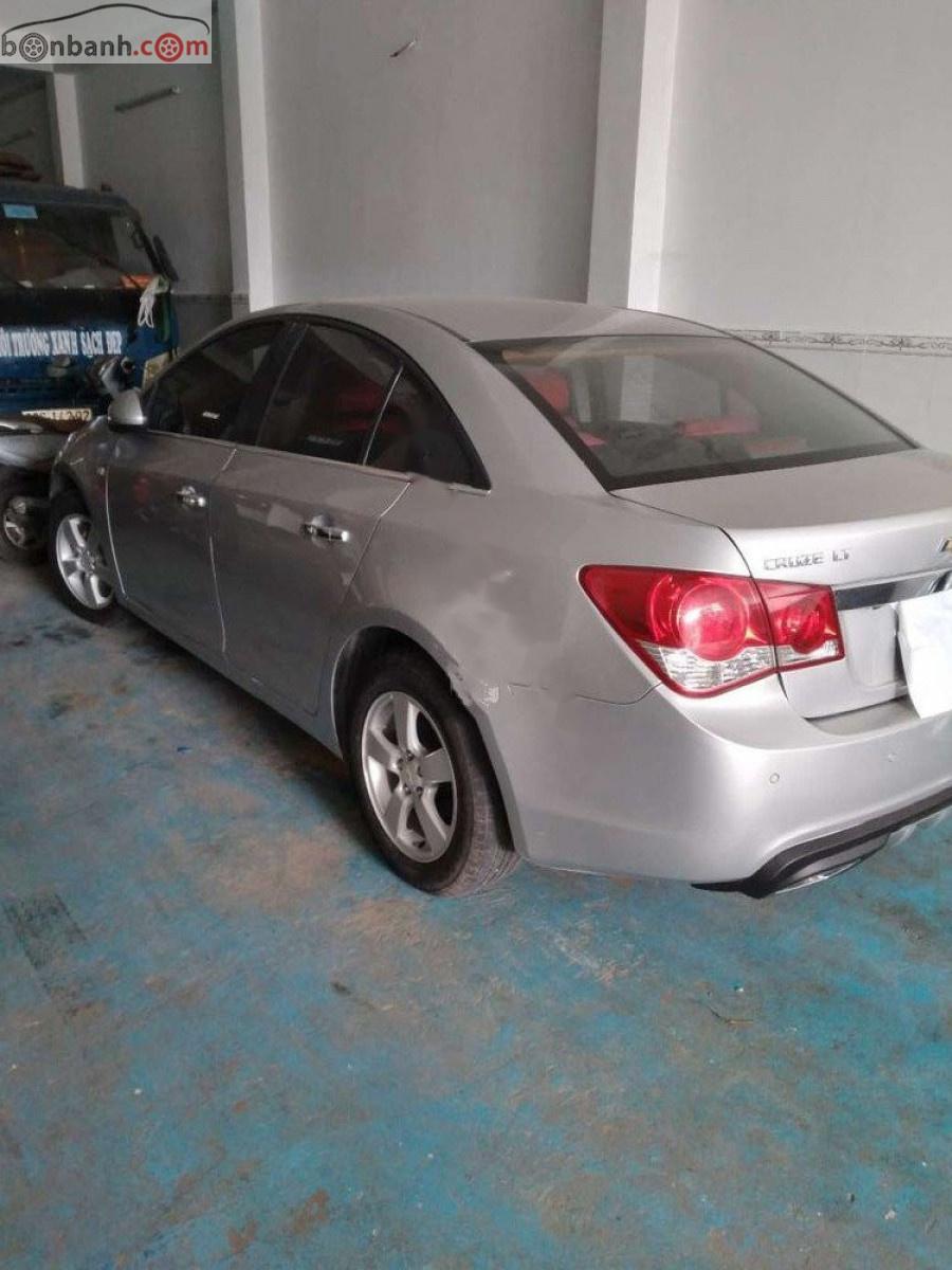 Chevrolet Cruze LS 1.6 MT 2014 - Cần bán lại xe Chevrolet Cruze LS 1.6 MT năm sản xuất 2014, màu bạc 