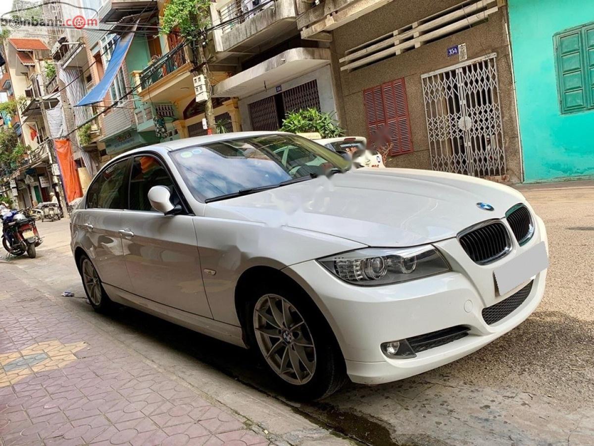 BMW 3 Series 2011 - Bán BMW 320i 2011, màu trắng, xe nhập còn mới, giá 535tr