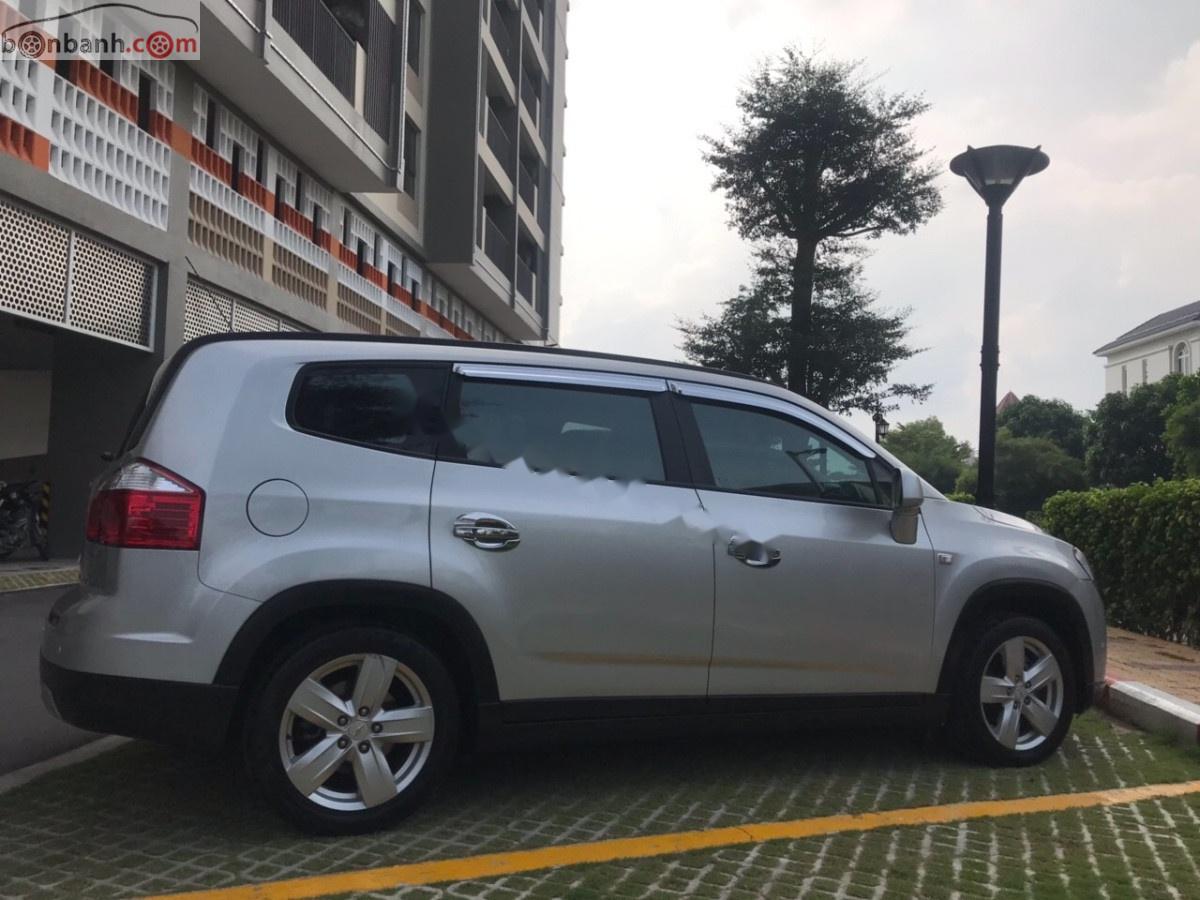 Chevrolet Orlando LT 1.8 MT 2012 - Cần bán gấp Chevrolet Orlando LT 1.8 MT sản xuất năm 2012, màu bạc