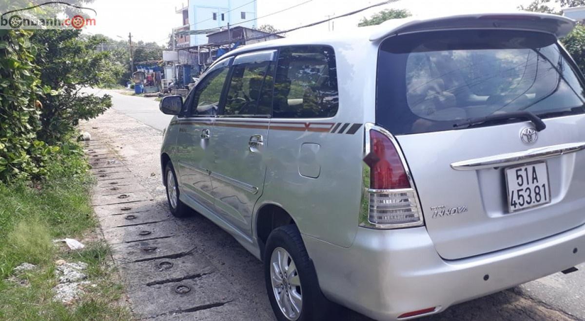 Toyota Innova G 2010 - Cần bán xe Toyota Innova G đời 2010, màu bạc còn mới