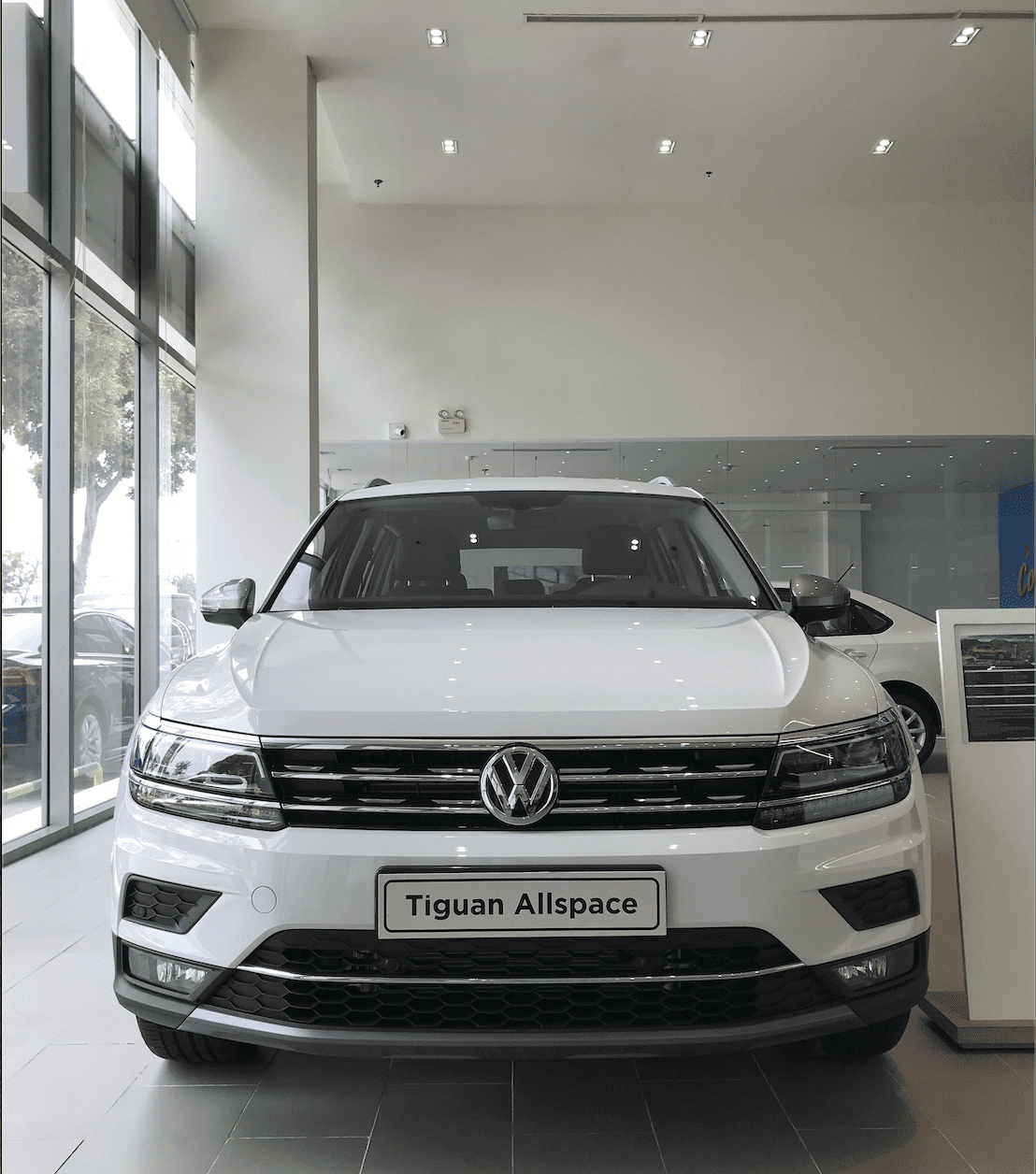 Volkswagen Tiguan 2019 - 600 triệu mang xe Đức Volkswagen Tiguan AllSpace nhập khẩu về nhà, giảm giá cuối năm 173 triệu