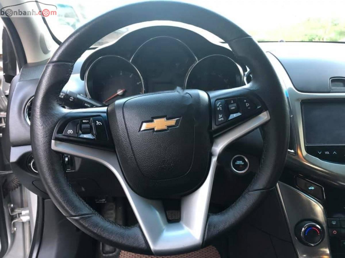 Chevrolet Cruze 2017 - Bán Chevrolet Cruze 2017, màu bạc xe nguyên bản