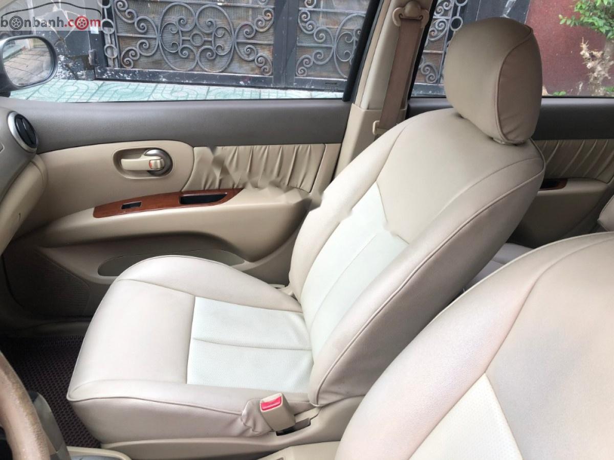 Nissan Grand livina 2011 - Bán Nissan Grand livina năm sản xuất 2011, màu xám xe nguyên bản