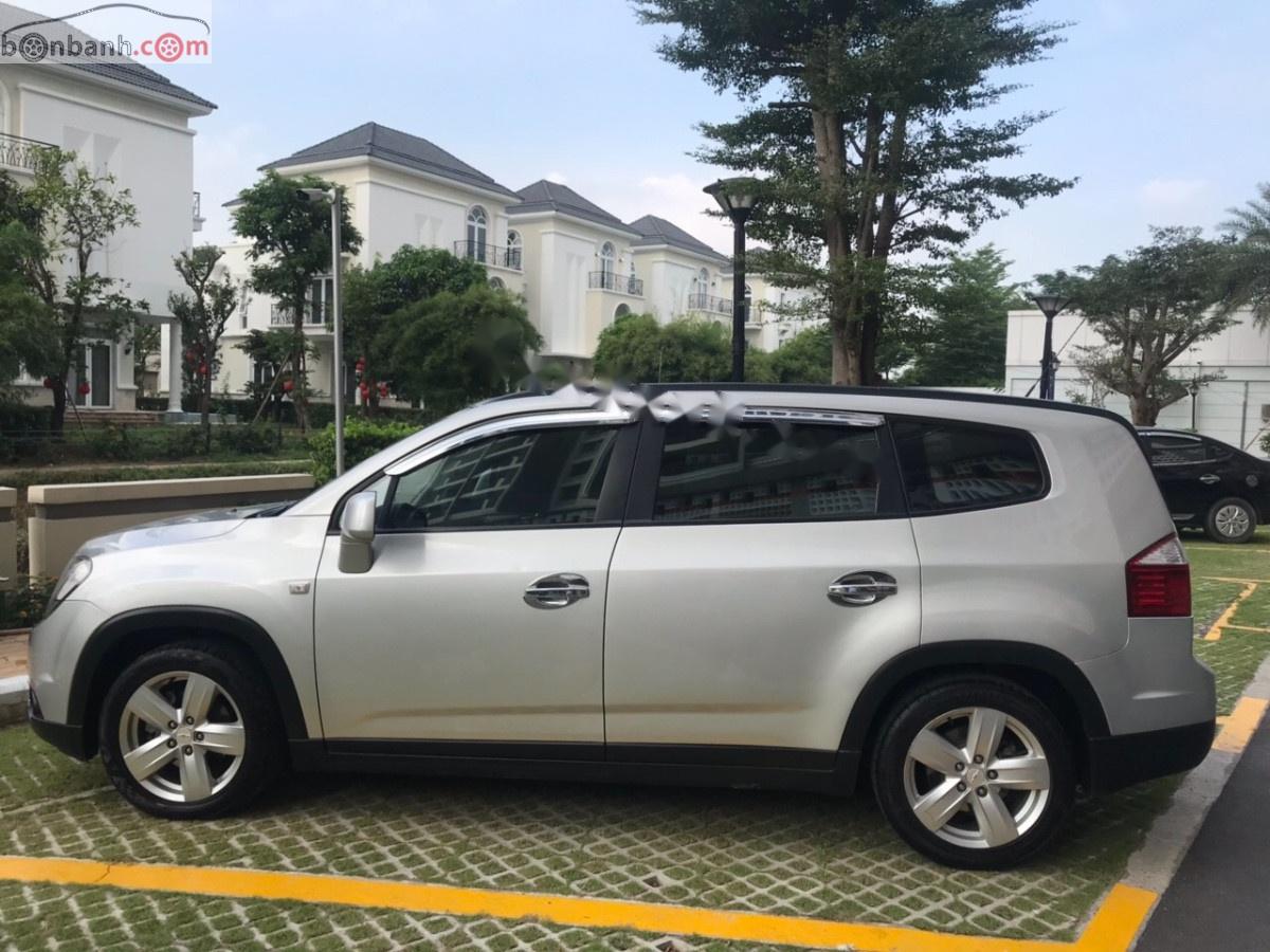 Chevrolet Orlando LT 1.8 MT 2012 - Cần bán gấp Chevrolet Orlando LT 1.8 MT sản xuất năm 2012, màu bạc