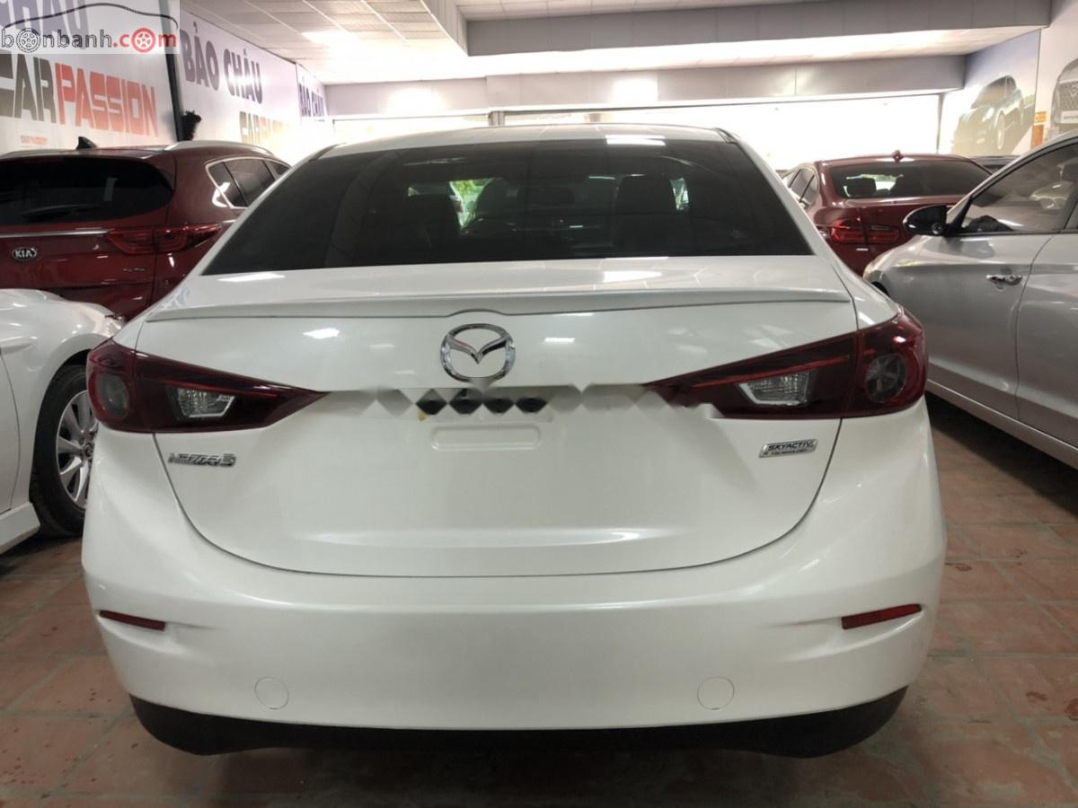 Mazda 3 2015 - Cần bán gấp Mazda 3 sản xuất năm 2015, màu trắng, 550 triệu