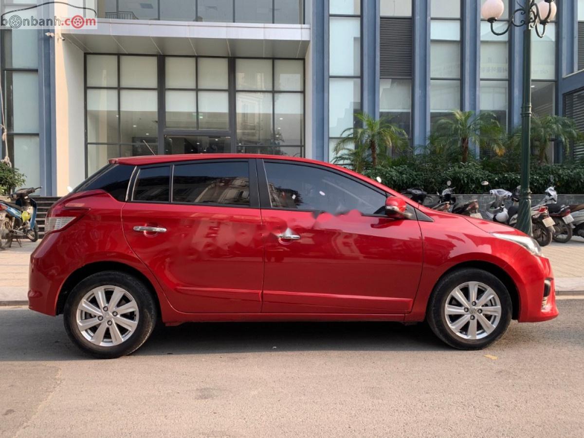 Toyota Yaris 2016 - Cần bán lại xe Toyota Yaris đời 2016, màu đỏ, xe nhập chính hãng