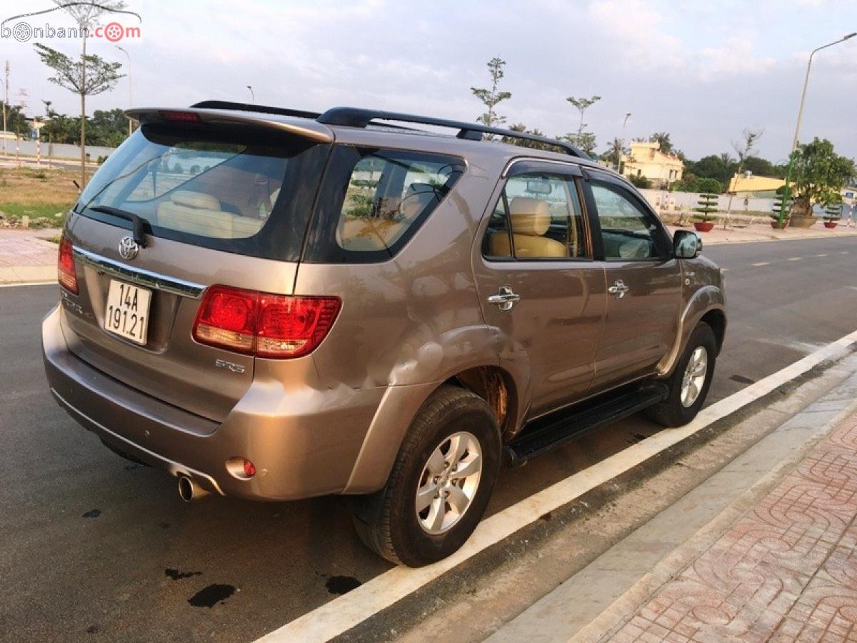 Toyota Fortuner 4.0V 4x4 AT 2005 - Bán Toyota Fortuner 4.0V 4x4 AT năm 2005, màu nâu, xe nhập