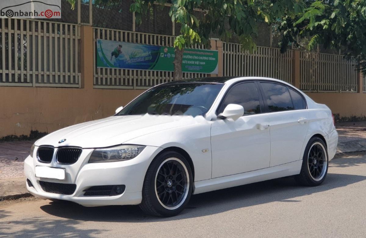 BMW 3 Series 320i 2010 - Bán xe BMW 3 Series 320i 2010, màu trắng, nhập khẩu