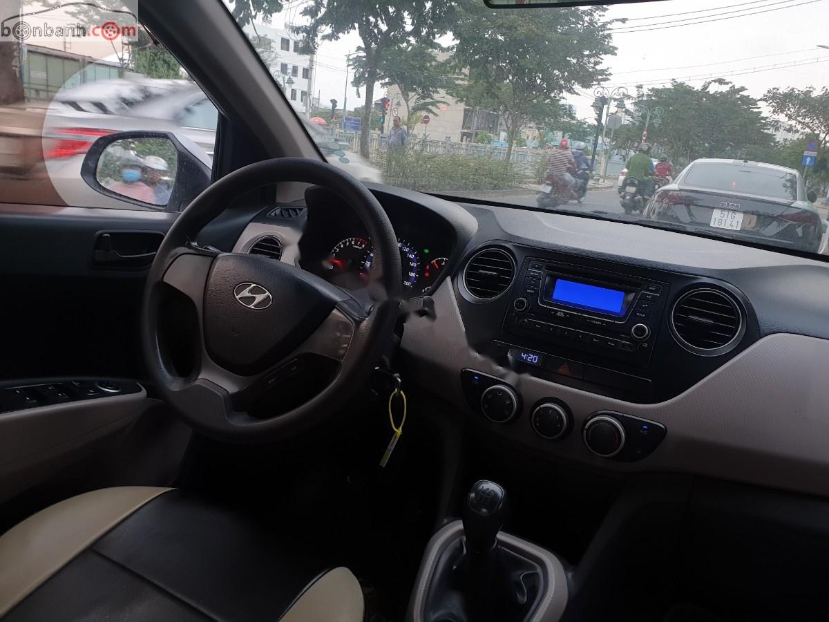 Hyundai Grand i10   2015 - Bán Hyundai Grand i10 1.2 MT Base đời 2015, màu bạc, nhập khẩu 