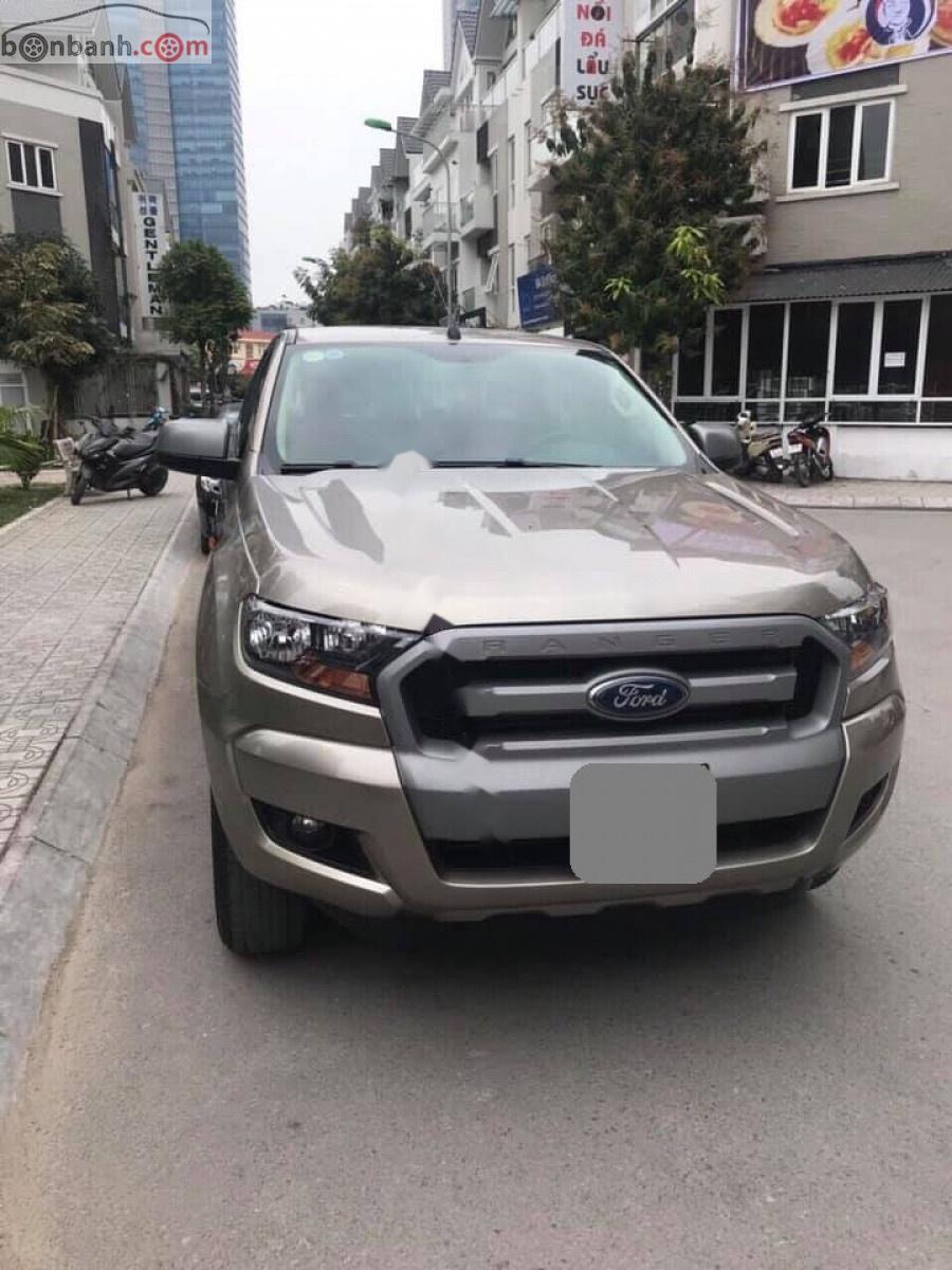 Ford Ranger XLS 2.2L 4x2 AT 2017 - Bán ô tô Ford Ranger XLS 2.2L 4x2 AT sản xuất năm 2017, màu vàng, xe nhập