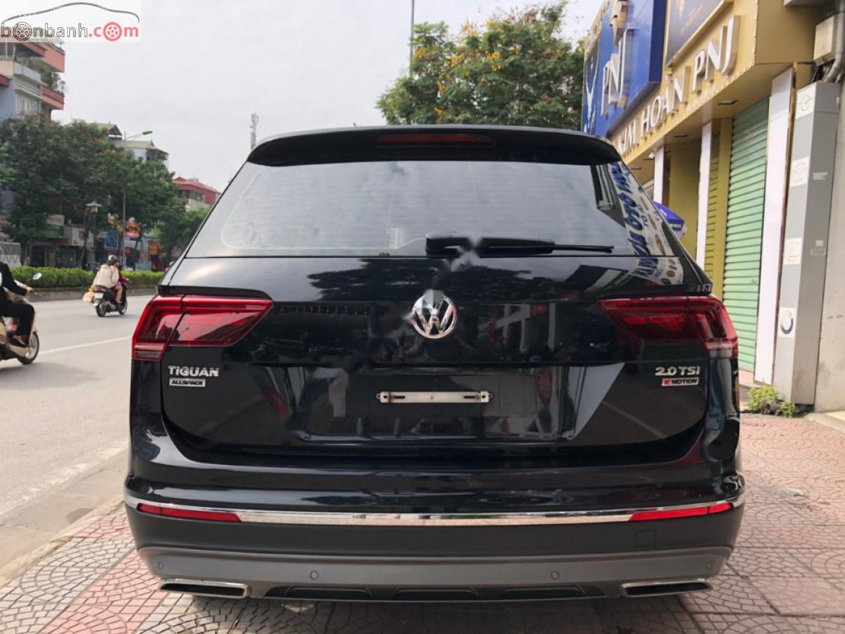 Volkswagen Tiguan   2017 - Bán Volkswagen Tiguan năm sản xuất 2017, màu đen, xe nhập, số tự động