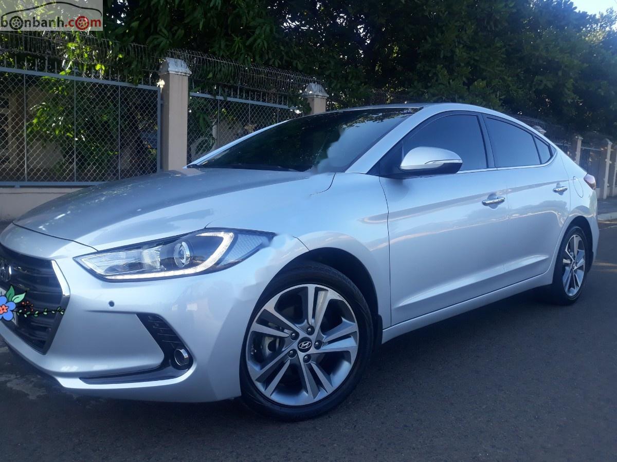 Hyundai Elantra 2017 - Cần bán Hyundai Elantra 2017, màu bạc, giá cạnh tranh