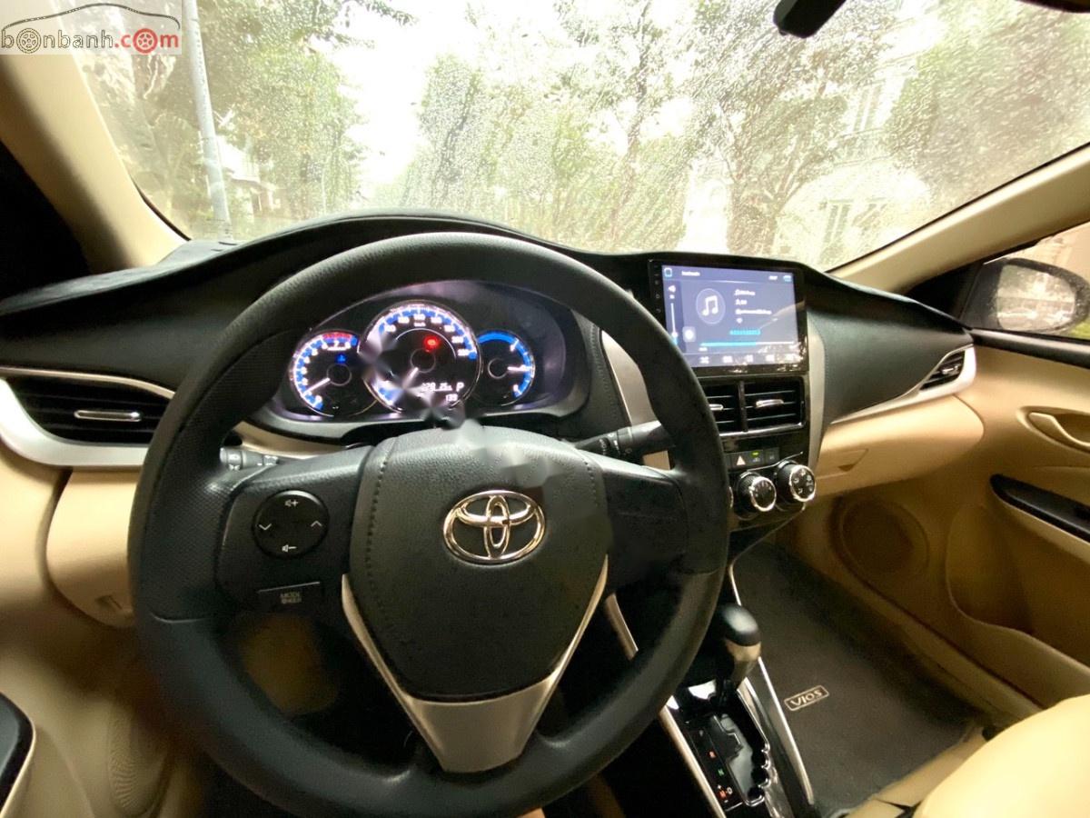 Toyota Vios E CVT 2018 - Cần bán lại xe Toyota Vios E CVT sản xuất 2018, màu bạc