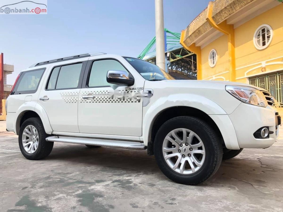 Ford Everest 2013 - Bán Ford Everest 2.5L 4x2 AT đời 2013, màu trắng, chính chủ, 579 triệu