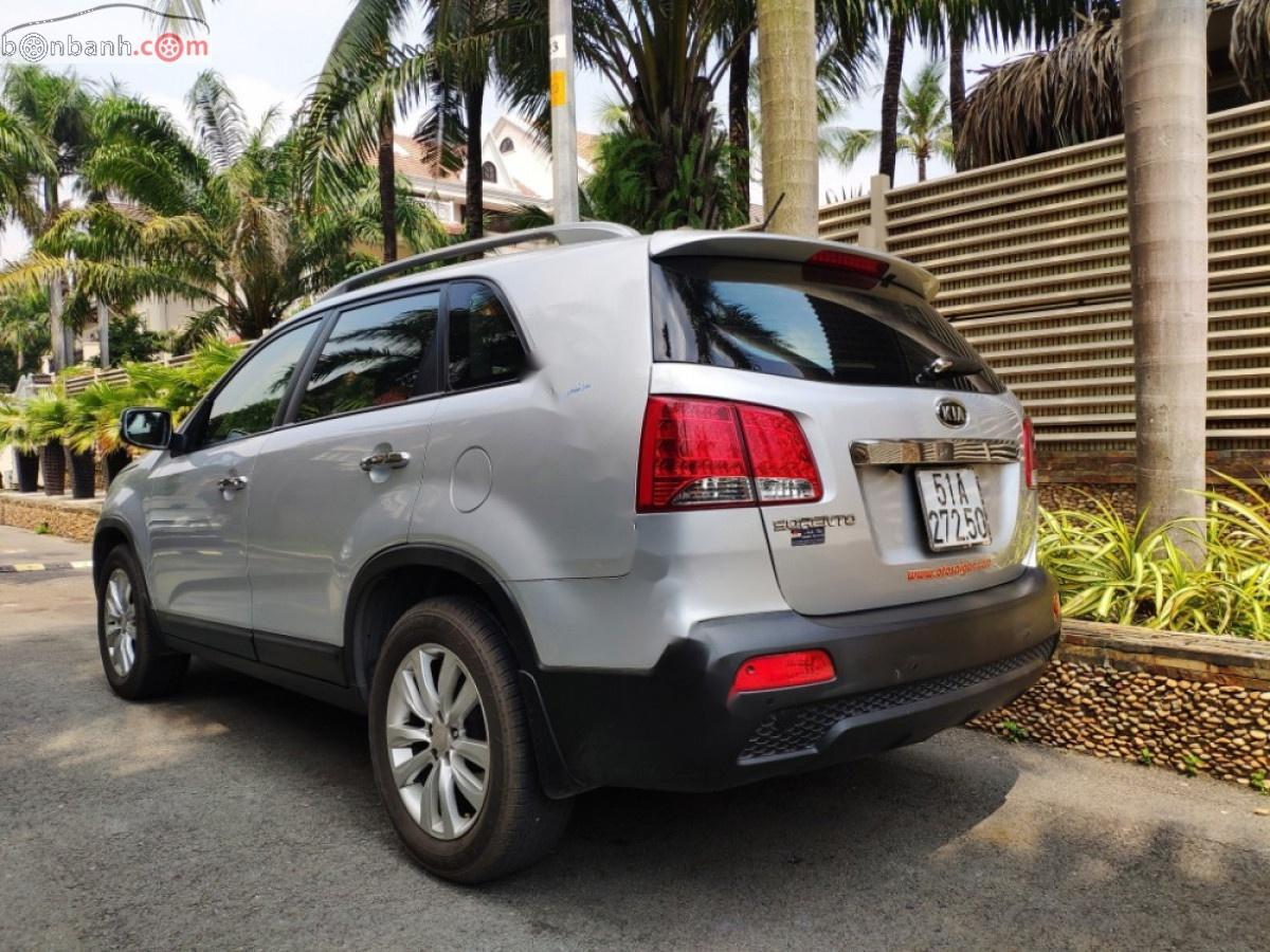 Kia Sorento 2011 - Bán Kia Sorento sản xuất 2011, màu bạc ít sử dụng giá cạnh tranh