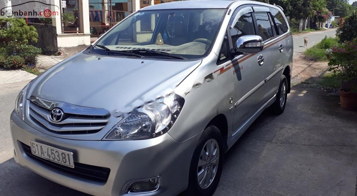 Toyota Innova G 2010 - Cần bán xe Toyota Innova G đời 2010, màu bạc còn mới