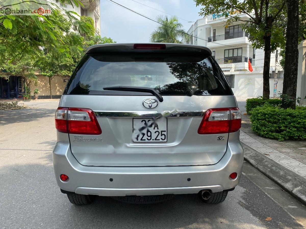 Toyota Fortuner 2011 - Cần bán Toyota Fortuner 2.7V 4x4 AT năm 2011, màu bạc, số tự động