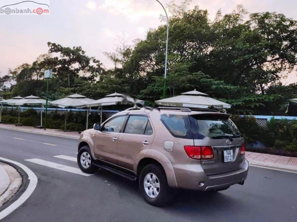 Toyota Fortuner 4.0V 4x4 AT 2005 - Bán Toyota Fortuner 4.0V 4x4 AT năm 2005, màu nâu, xe nhập