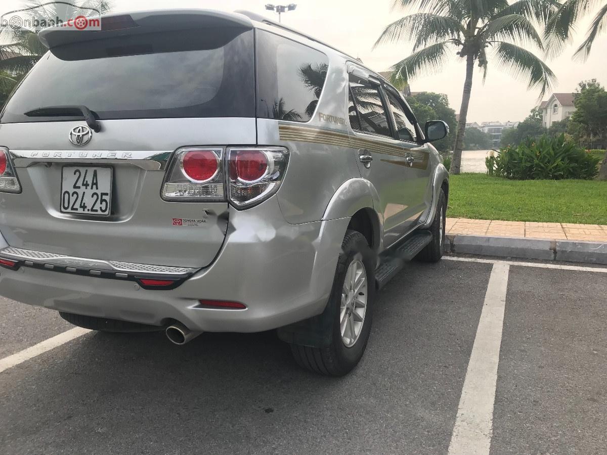 Toyota Fortuner 2.7V 4x2 AT 2013 - Bán Toyota Fortuner 2.7V 4x2 AT năm 2013, màu bạc, số tự động