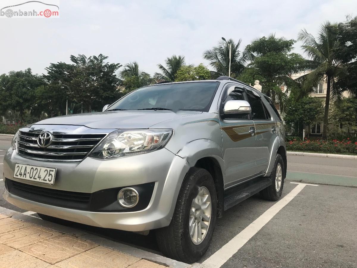 Toyota Fortuner 2.7V 4x2 AT 2013 - Bán Toyota Fortuner 2.7V 4x2 AT năm 2013, màu bạc, số tự động