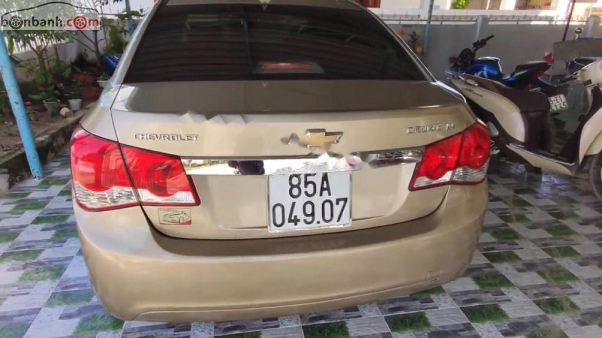 Chevrolet Cruze   2010 - Bán Chevrolet Cruze LS 1.6 MT 2010, màu vàng, xe còn mới