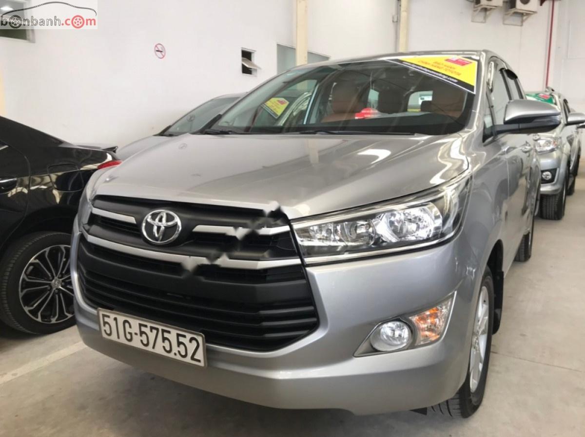 Toyota Innova 2.0E 2018 - Bán ô tô Toyota Innova 2.0E 2018, màu bạc, 740tr