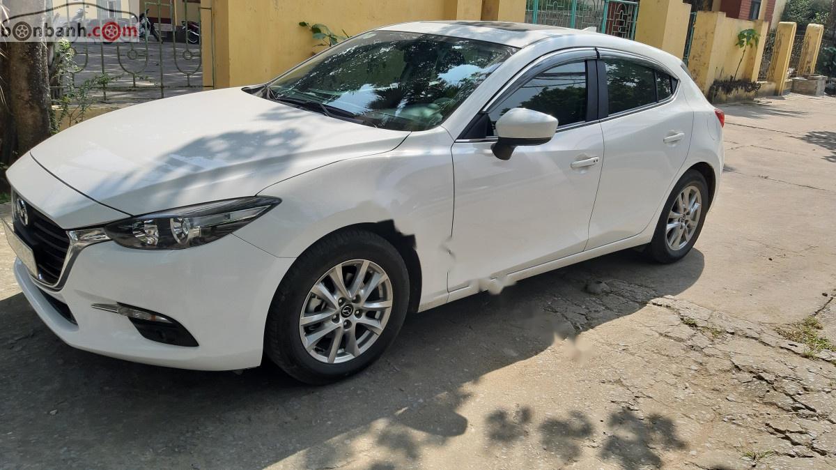 Mazda 3 1.5 AT 2018 - Cần bán lại xe Mazda 3 1.5 AT sản xuất năm 2018, màu trắng còn mới