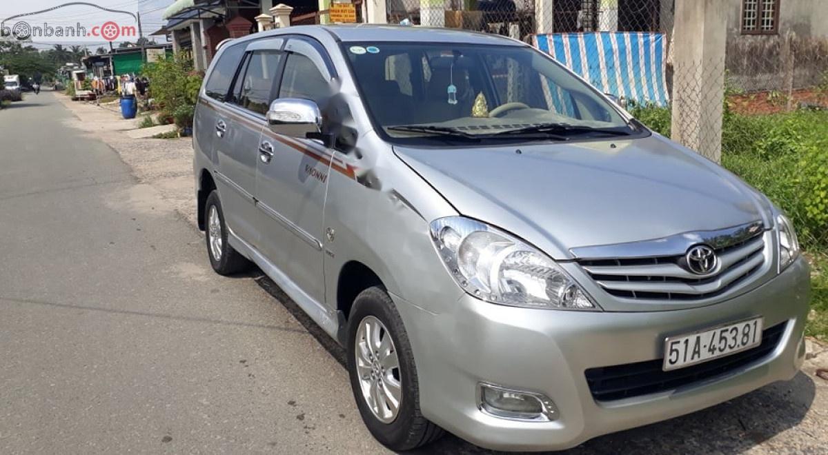 Toyota Innova G 2010 - Cần bán xe Toyota Innova G đời 2010, màu bạc còn mới