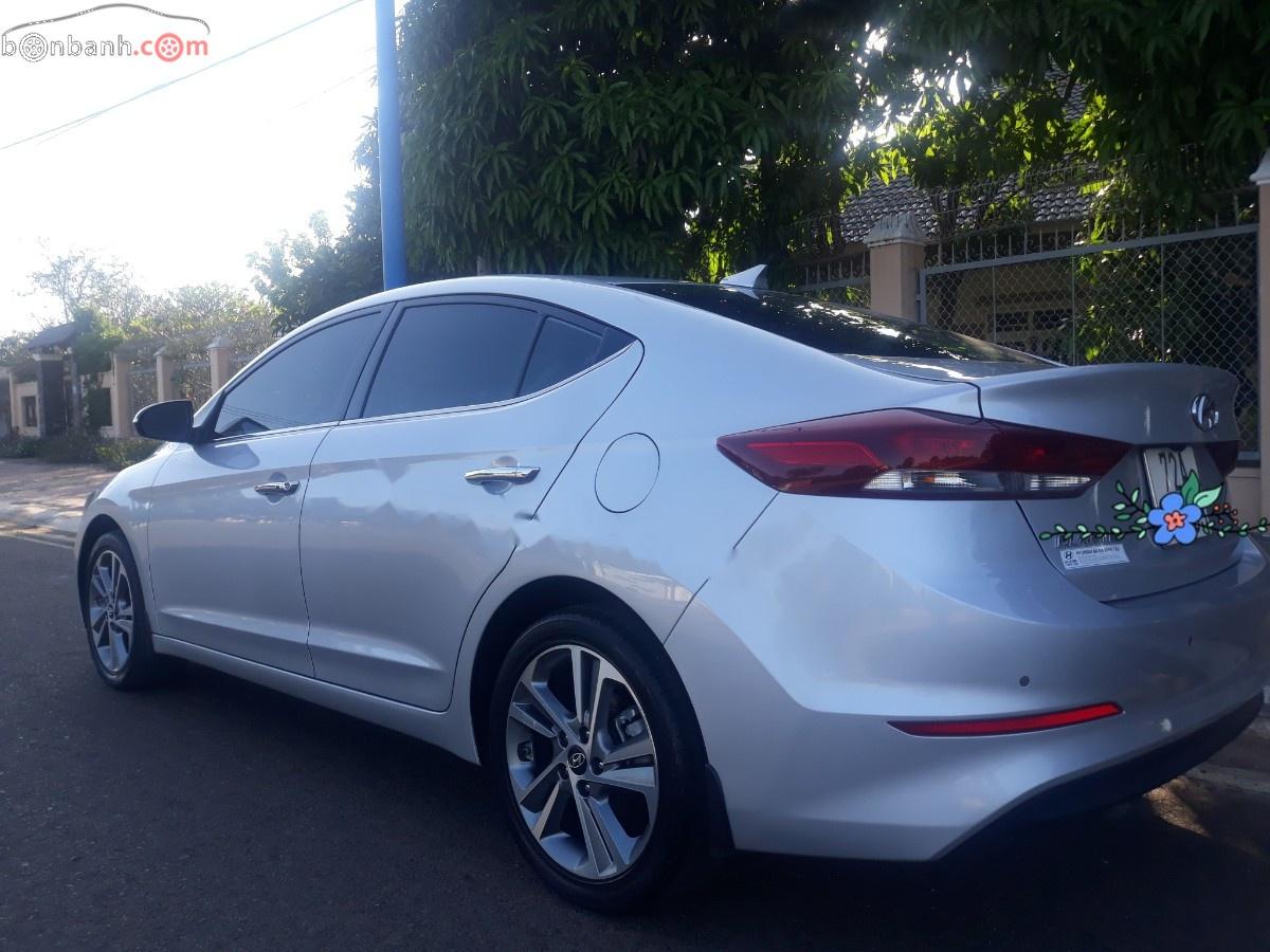 Hyundai Elantra 2017 - Cần bán Hyundai Elantra 2017, màu bạc, giá cạnh tranh