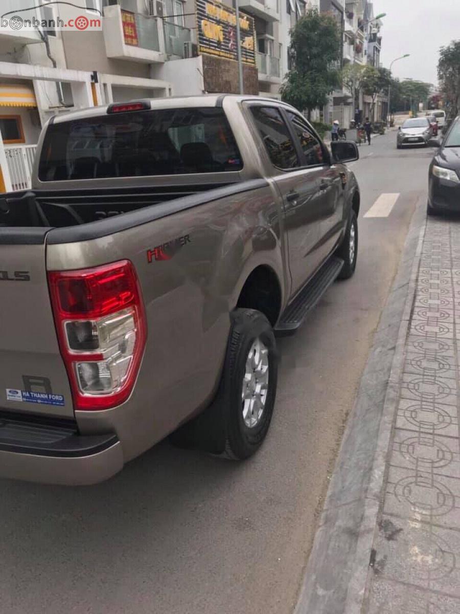 Ford Ranger XLS 2.2L 4x2 AT 2017 - Bán ô tô Ford Ranger XLS 2.2L 4x2 AT sản xuất năm 2017, màu vàng, xe nhập