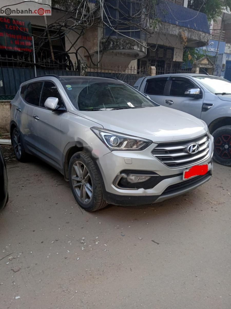 Hyundai Santa Fe 2017 - Cần bán lại xe Hyundai Santa Fe 2.4L đời 2017, màu bạc