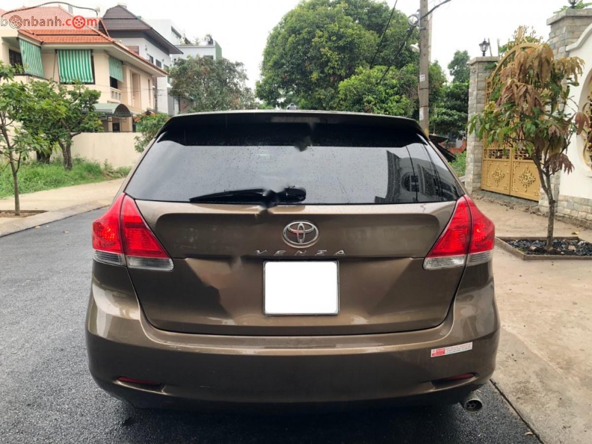 Toyota Venza 2010 - Bán Toyota Venza sản xuất năm 2010, màu nâu, xe nhập chính hãng