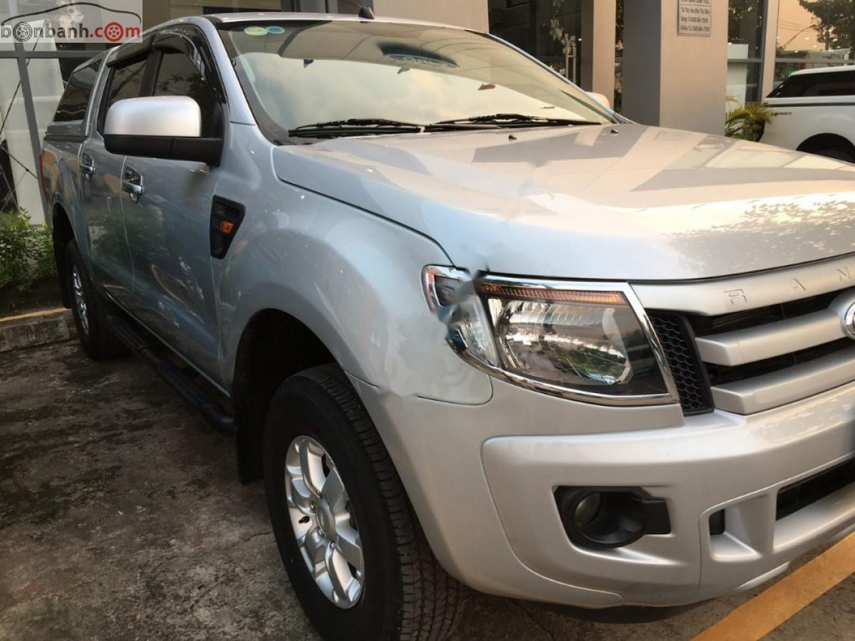 Ford Ranger 2015 - Bán Ford Ranger năm sản xuất 2015, màu bạc, xe nhập số tự động