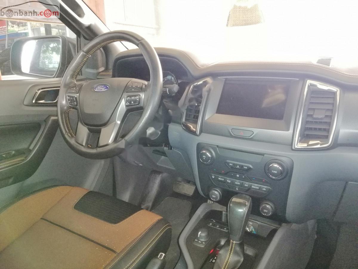 Ford Ranger 2016 - Bán ô tô Ford Ranger 3.2 Wildtrak năm 2016, màu đen, nhập khẩu nguyên chiếc số tự động, giá 740tr