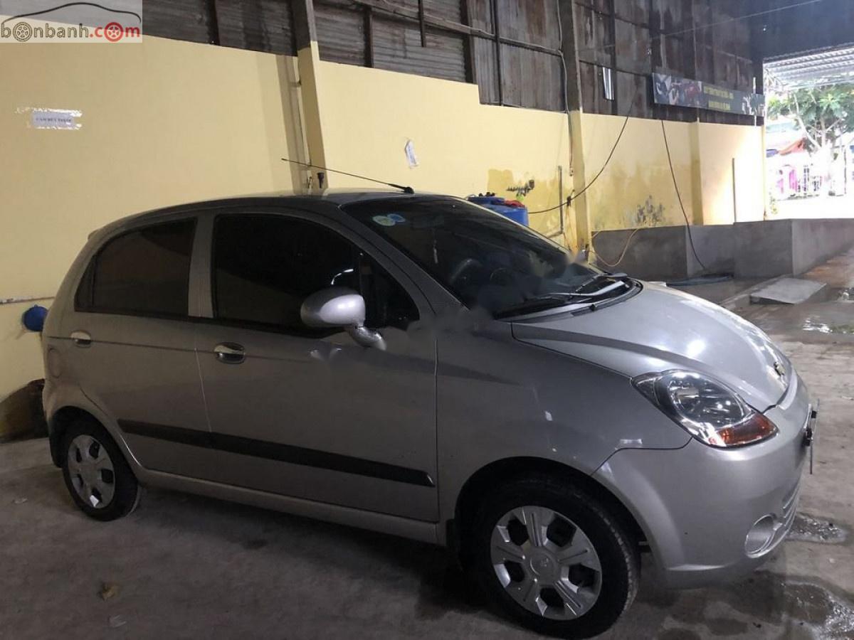 Chevrolet Spark 2015 - Bán Chevrolet Spark đời 2015, màu bạc xe nguyên bản