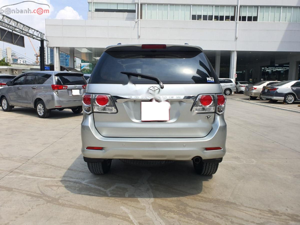 Toyota Fortuner 2013 - Cần bán Toyota Fortuner năm 2013, màu bạc xe còn mới