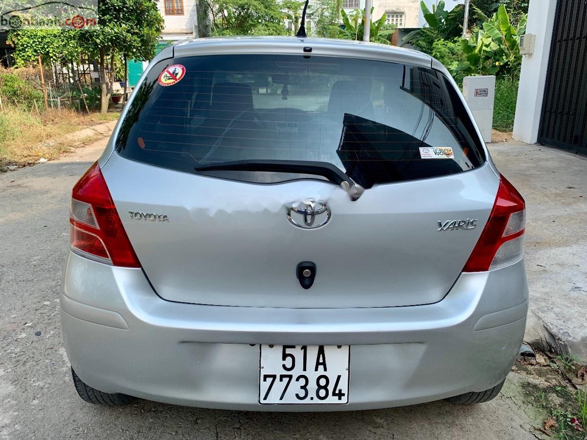 Toyota Yaris Verso 2010 - Bán Toyota Yaris Verso năm sản xuất 2010, màu bạc, nhập khẩu nguyên chiếc chính hãng