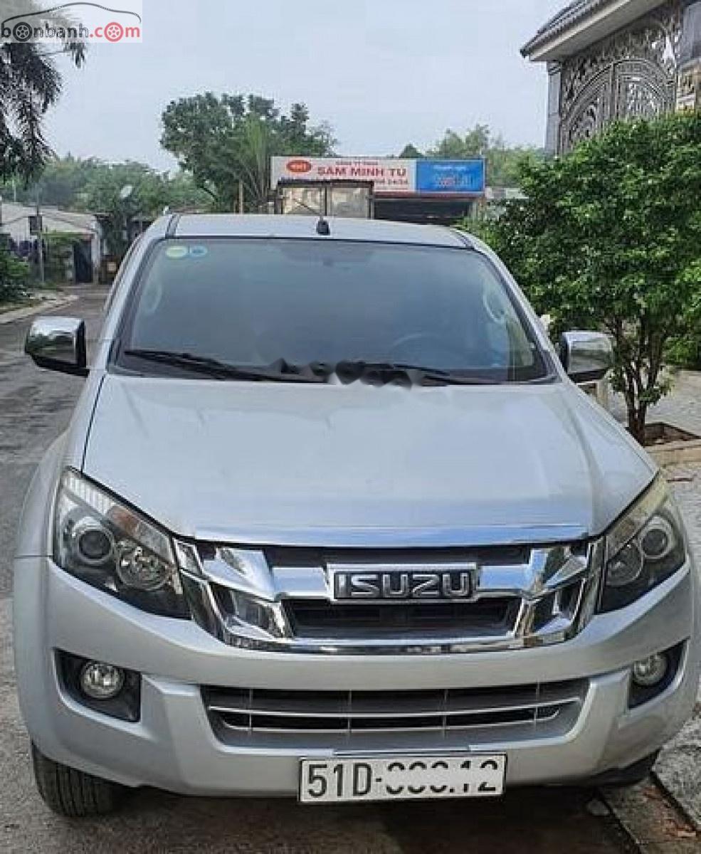 Isuzu Dmax 2013 - Cần bán lại Isuzu Dmax năm 2013, màu bạc, xe nhập, ít sử dụng 