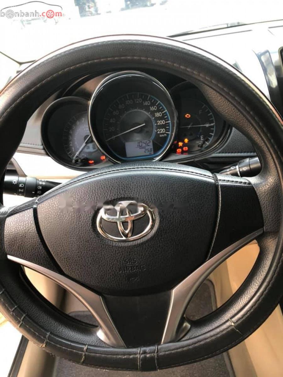 Toyota Vios 2017 - Cần bán lại xe Toyota Vios E MT sản xuất năm 2017, màu trắng xe gia đình, 418tr