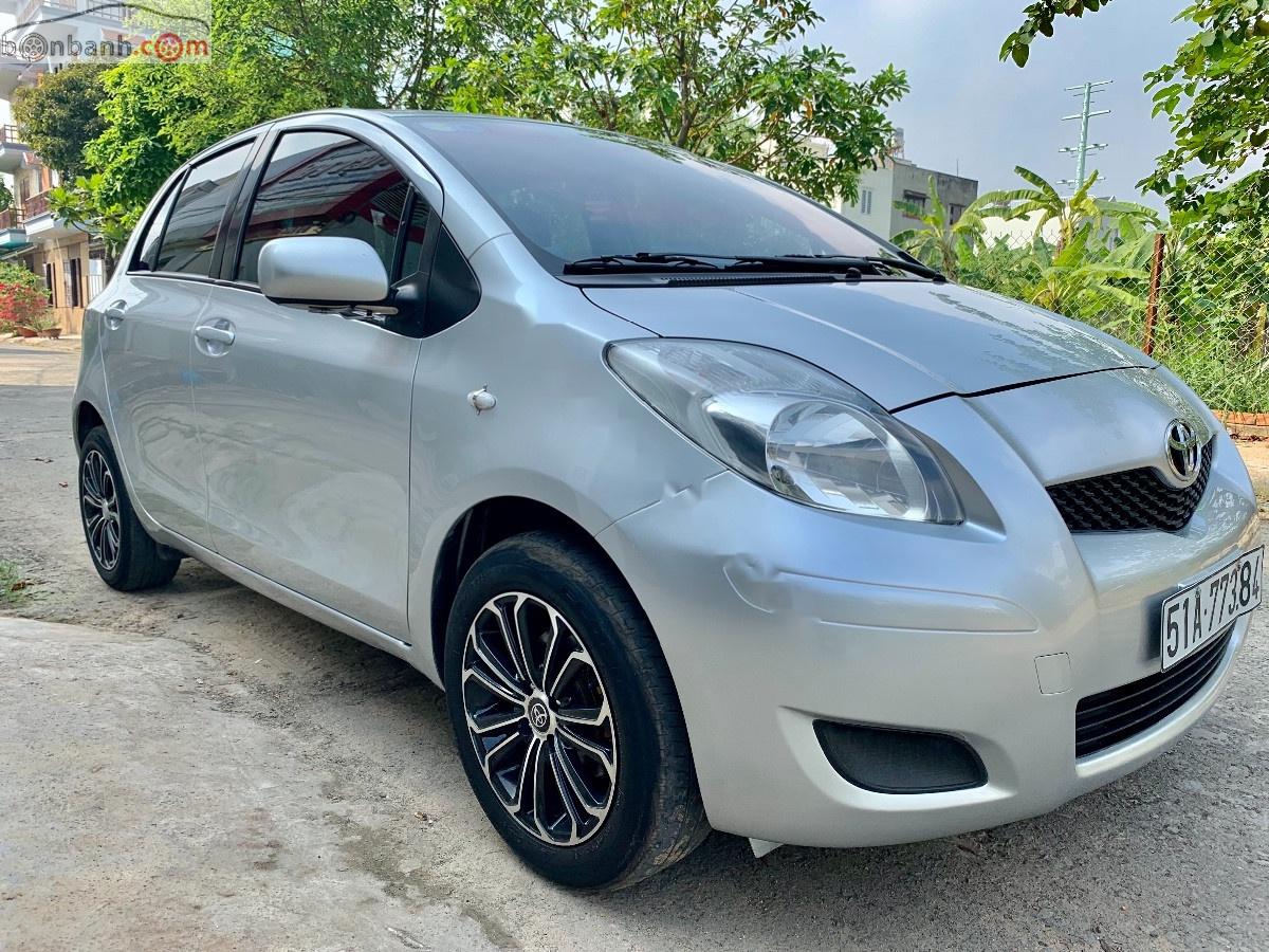 Toyota Yaris Verso 2010 - Bán Toyota Yaris Verso năm sản xuất 2010, màu bạc, nhập khẩu nguyên chiếc chính hãng