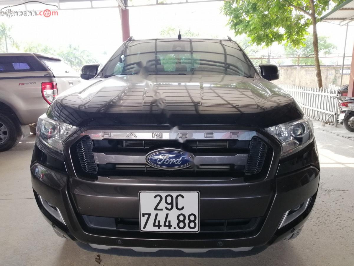 Ford Ranger 2016 - Bán ô tô Ford Ranger 3.2 Wildtrak năm 2016, màu đen, nhập khẩu nguyên chiếc số tự động, giá 740tr