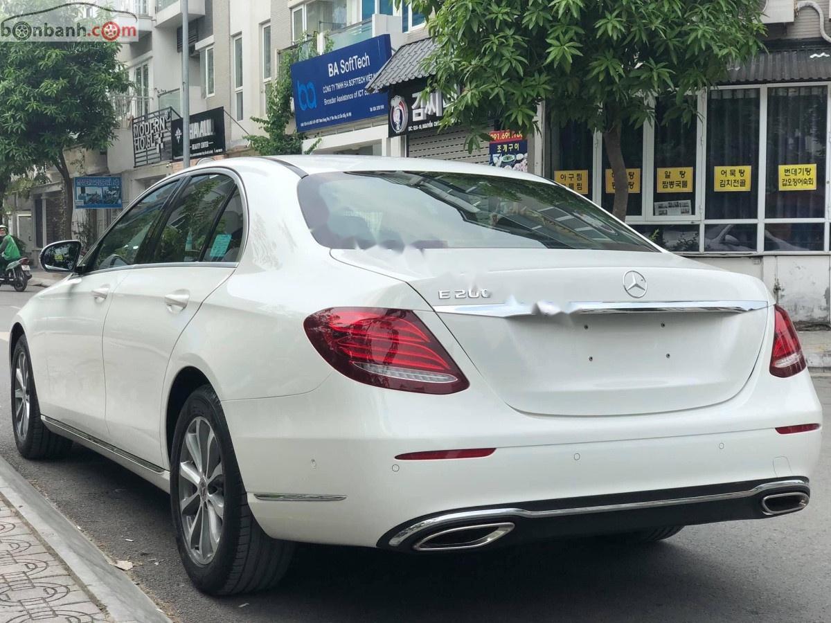 Mercedes-Benz E class 2018 - Cần bán Mercedes đời 2018, màu trắng xe nguyên bản