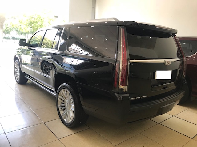 Cadillac Escalade Platinum 2016 - Bán Cadilac Escalede ESV Platium màu đen, xe sản xuất T12.2015, đăng ký T7.2016 như mới