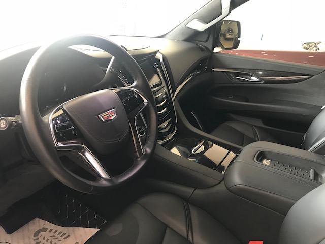 Cadillac Escalade Platinum 2016 - Bán Cadilac Escalede ESV Platium màu đen, xe sản xuất T12.2015, đăng ký T7.2016 như mới