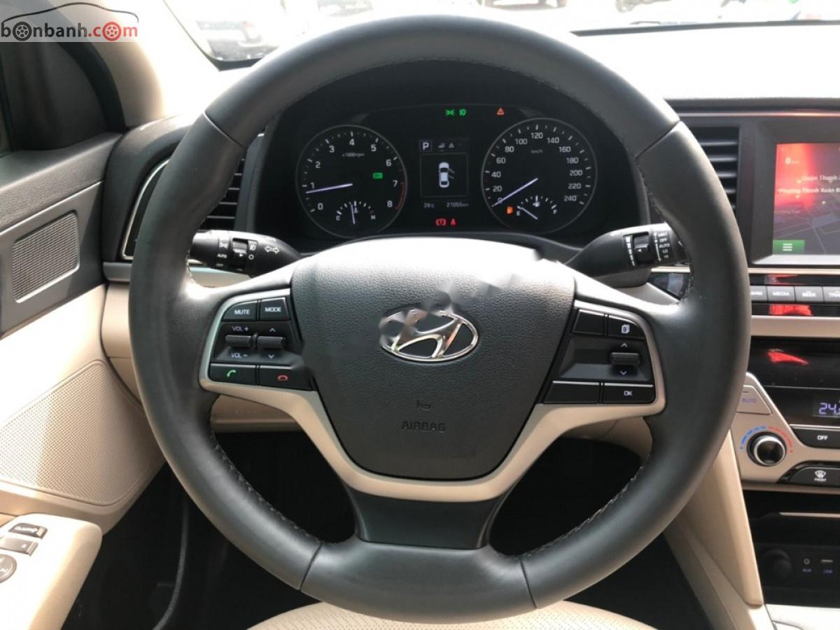 Hyundai Elantra 2019 - Cần bán lại Hyundai Elantra 1.6 AT đời 2019, màu đen, giá chỉ 615 triệu