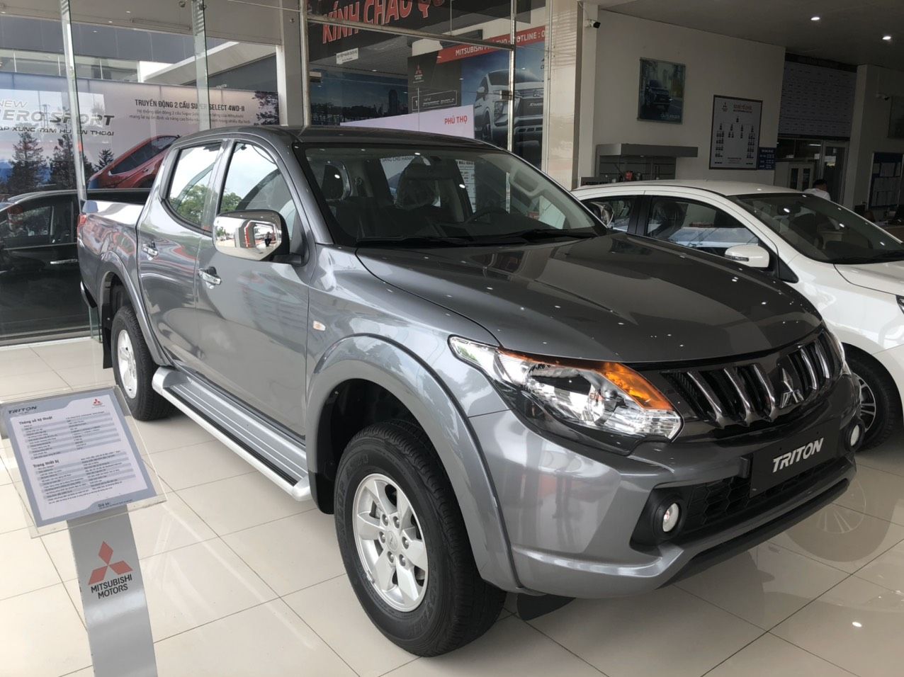 Mitsubishi Triton MT 2019 - Cần bán xe Mitsubishi Triton 2 cầu MT đời 2019, màu xám, nhập khẩu, giá chỉ 800 triệu