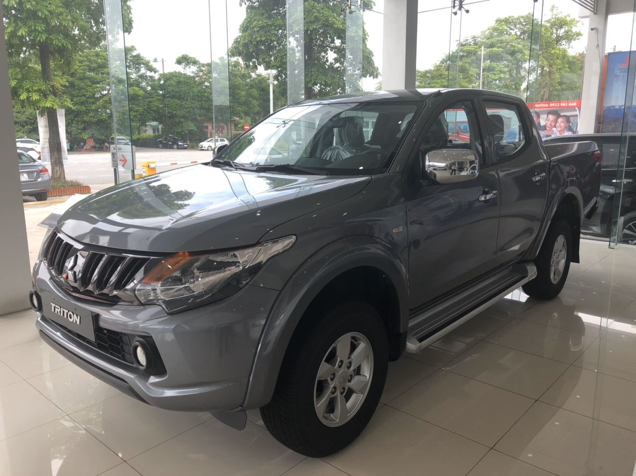 Mitsubishi Triton MT 2019 - Cần bán xe Mitsubishi Triton 2 cầu MT đời 2019, màu xám, nhập khẩu, giá chỉ 800 triệu