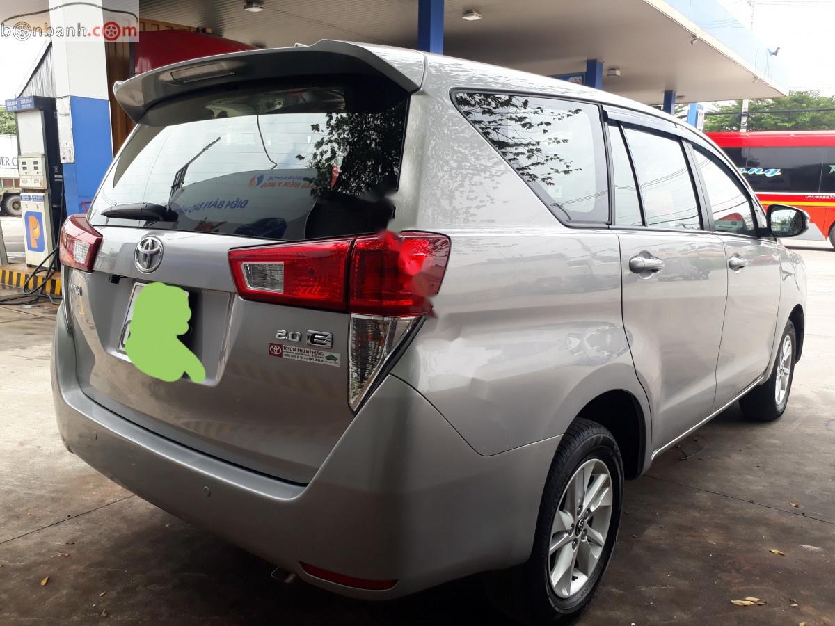 Toyota Innova 2018 - Cần bán gấp Toyota Innova năm sản xuất 2018, màu bạc, 695tr xe còn mới nguyên