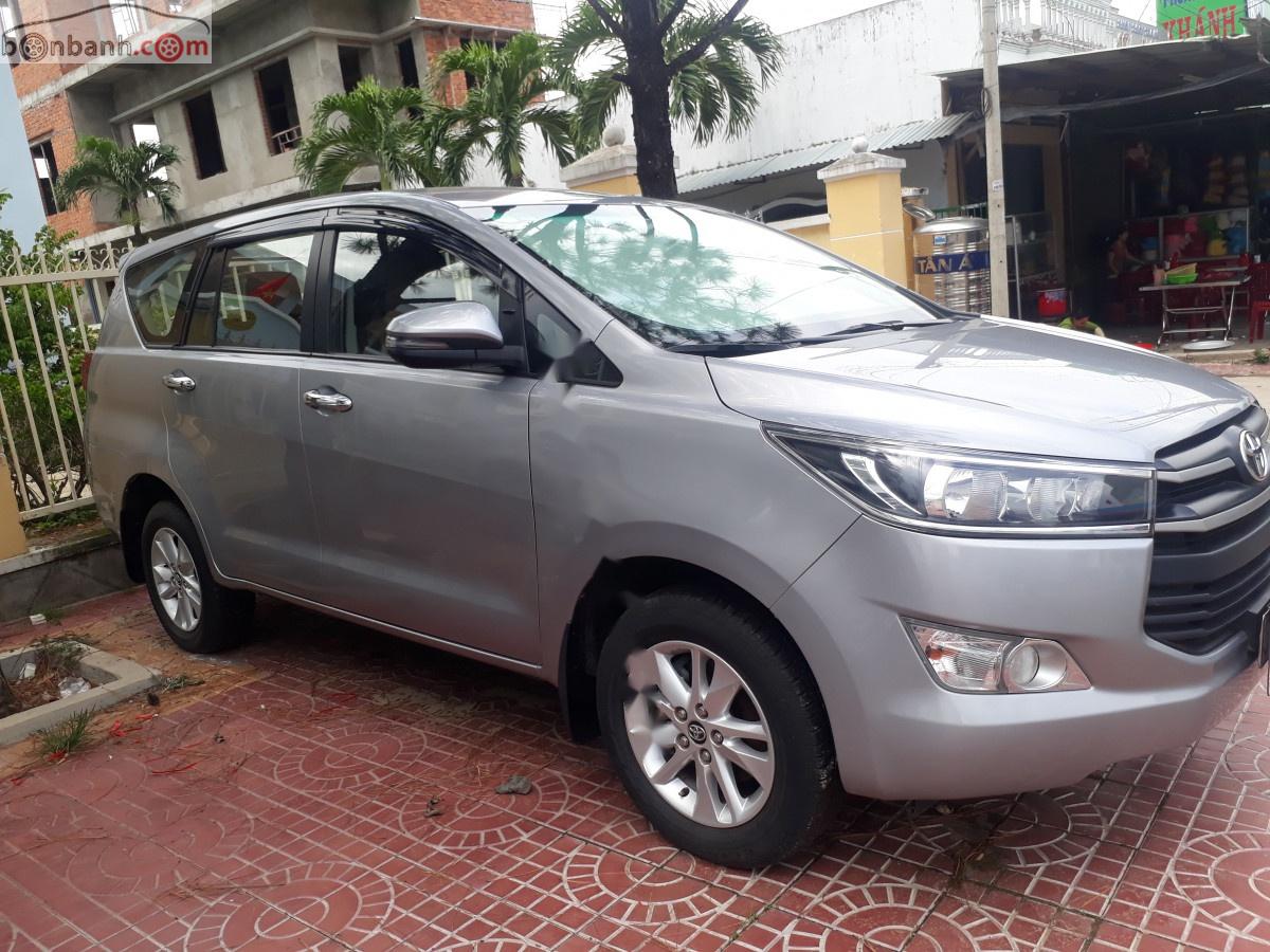 Toyota Innova 2018 - Cần bán gấp Toyota Innova năm sản xuất 2018, màu bạc, 695tr xe còn mới nguyên