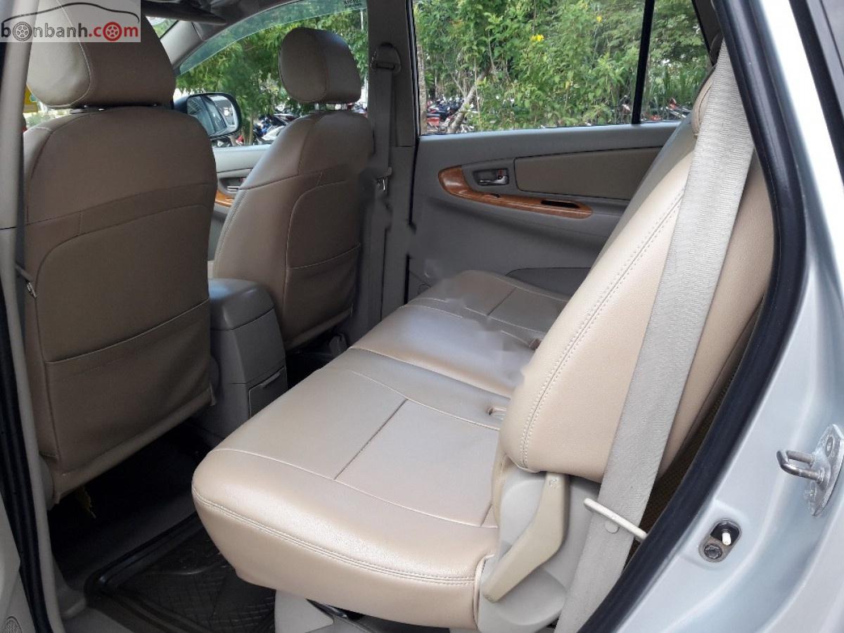 Toyota Innova   2010 - Bán Toyota Innova G sản xuất năm 2010, màu bạc, giá chỉ 330 triệu